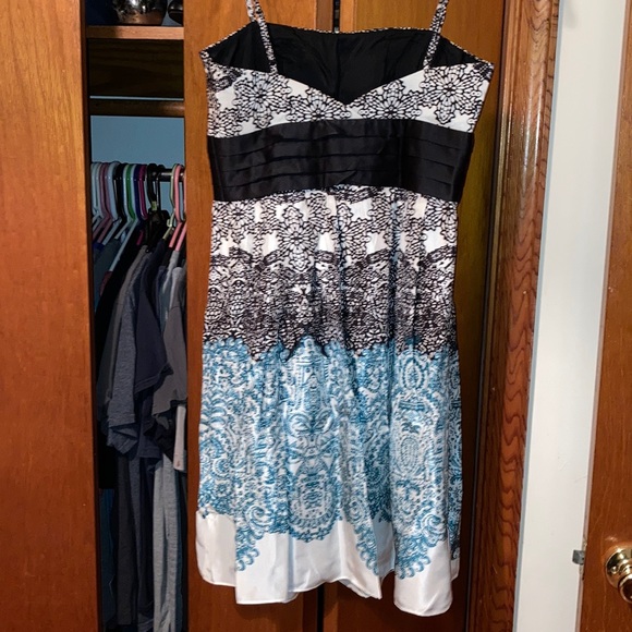Dress - Picture 4 of 6
